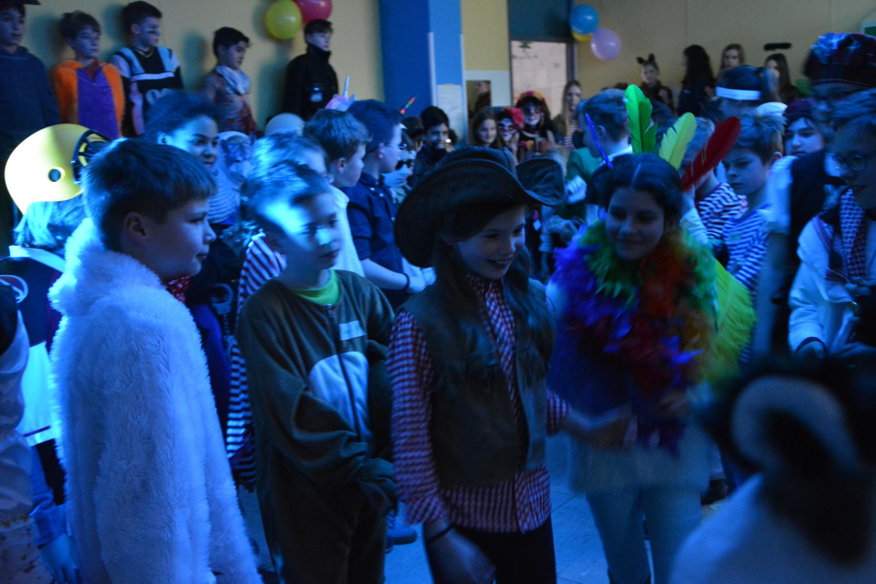 Schneegestöber und Kamelleregen: Unsere Karnevalsparty für die Schülerinnen und Schüler der 5. Jahrgangsstufe